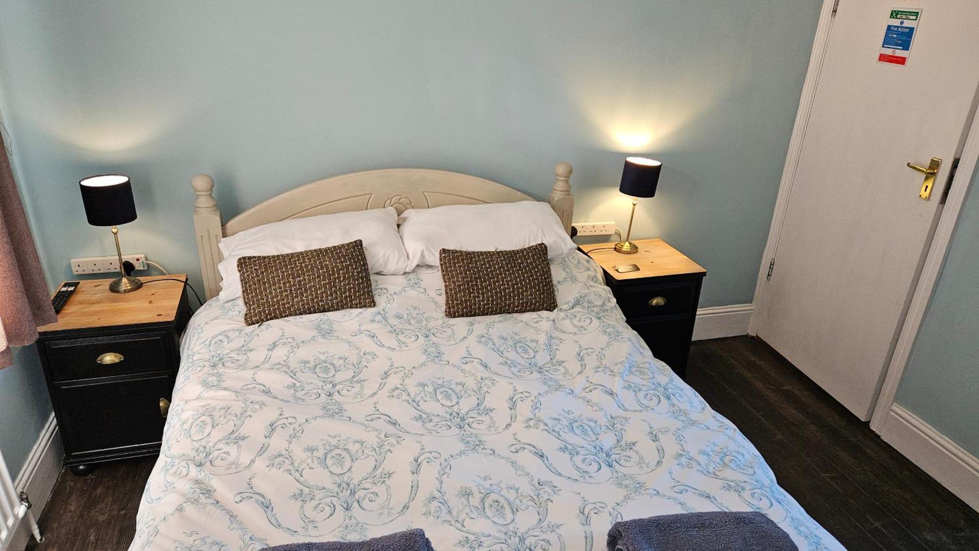 Отель Amble Harbour Retreats Экстерьер фото